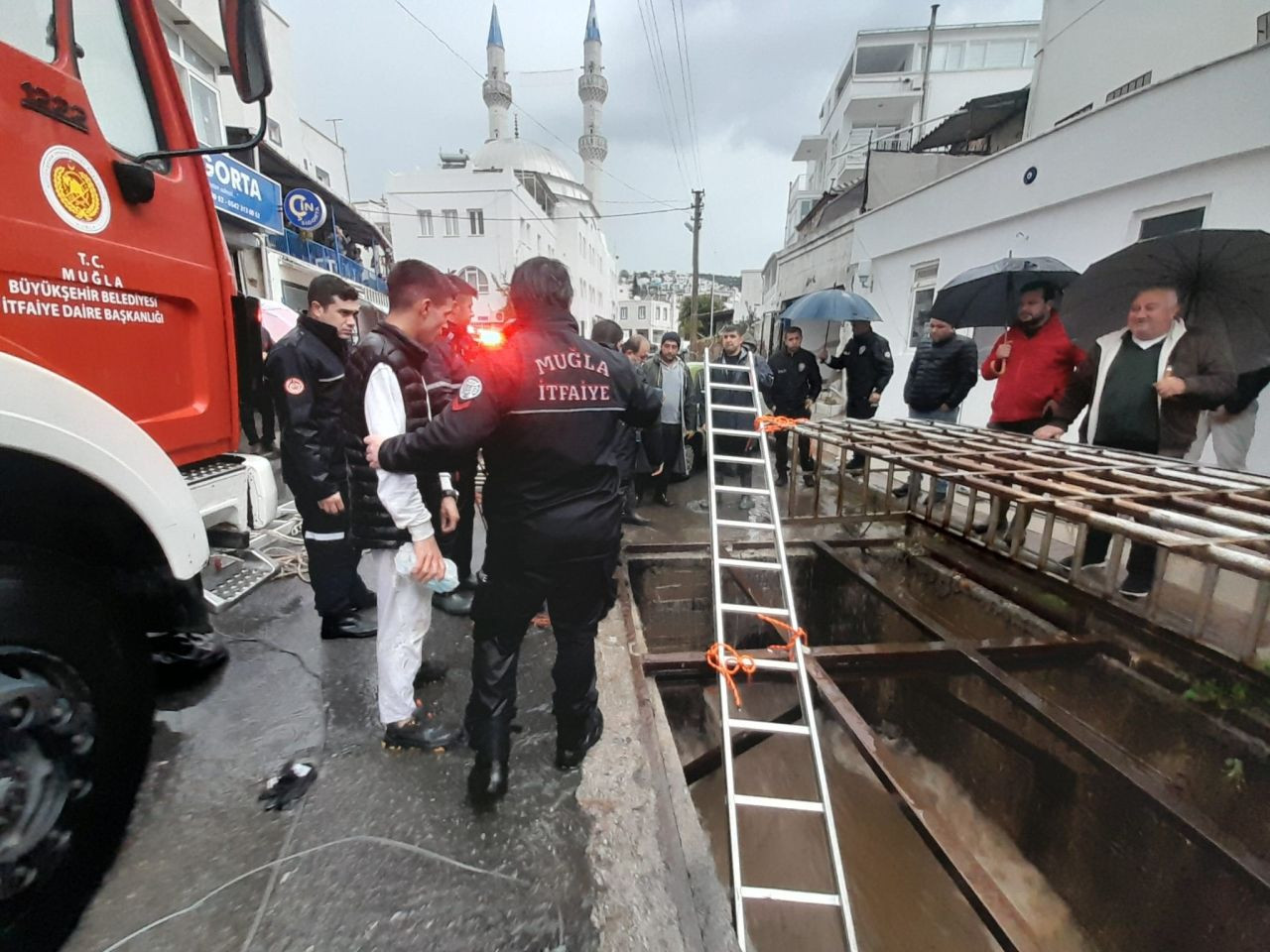 Muğla'da Bir Kişi Boğulmak Üzereyken Kurtarıldı - Sayfa 6