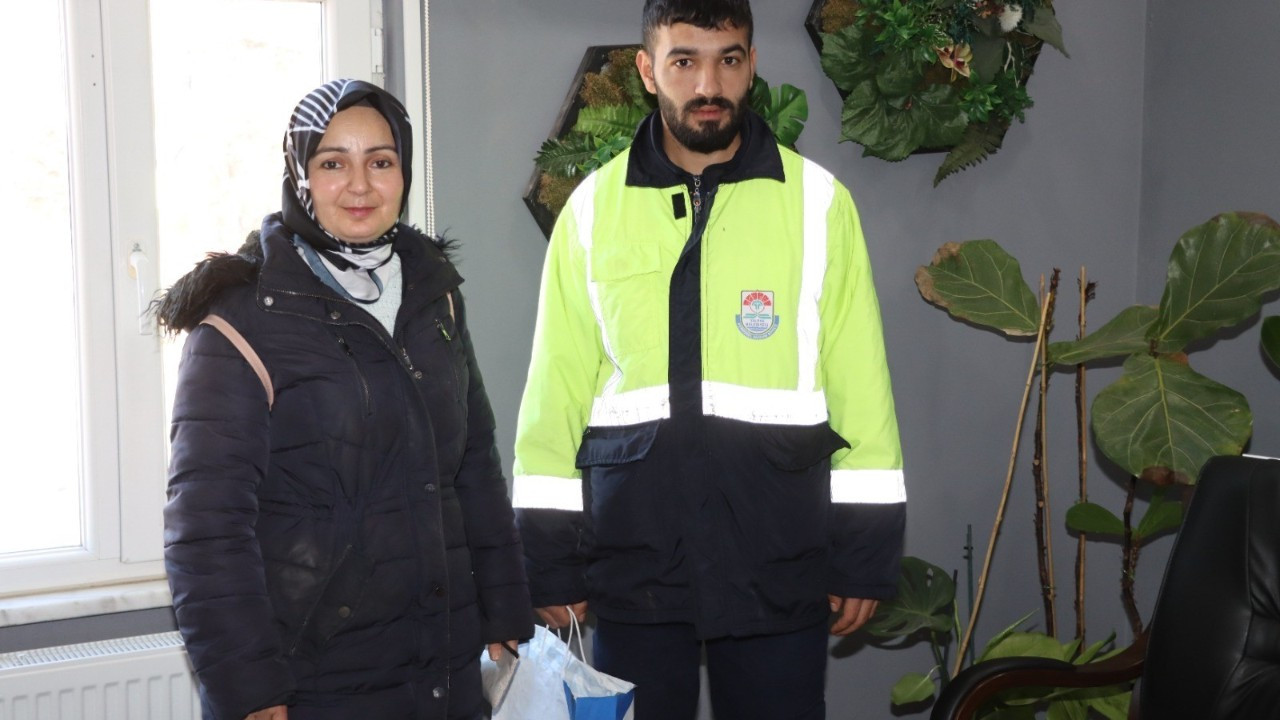 Yalova'da Temizlik Görevlisi Bulduğu Cüzdanı Sahibine Teslim Etti