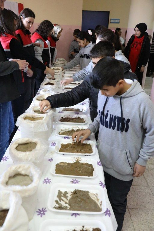 Okul Arazisine Lavanta, Biberiye, Kekik Ve Adaçayı Fidanları Diktiler - Sayfa 4