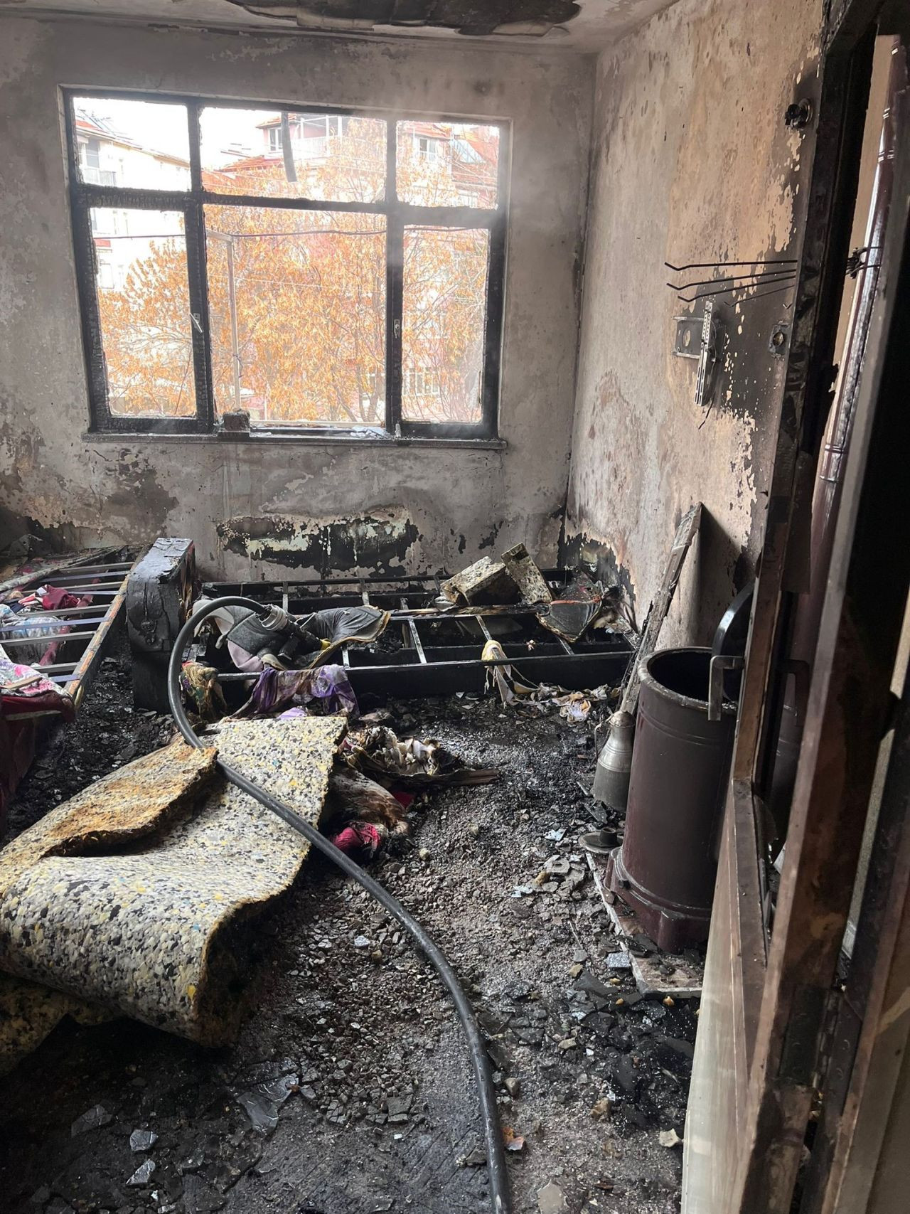 Isparta'da Korku Dolu Anlar: Ev Saniyeler İçinde Alevlere Teslim Oldu - Sayfa 4