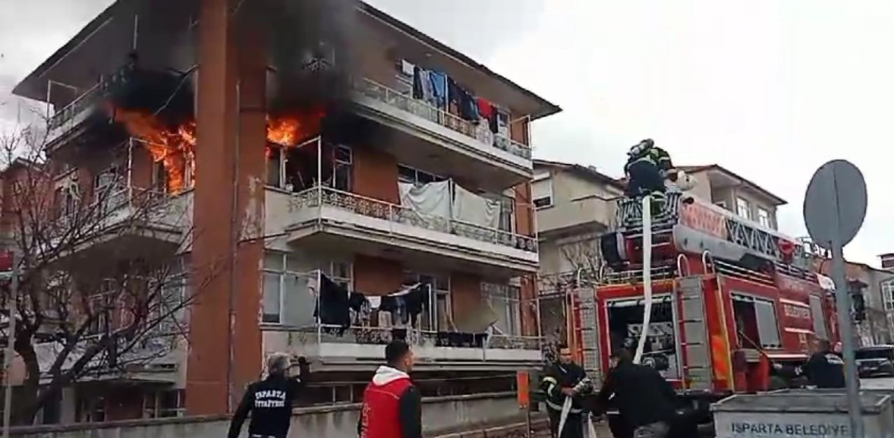 Isparta'da Korku Dolu Anlar: Ev Saniyeler İçinde Alevlere Teslim Oldu - Sayfa 3
