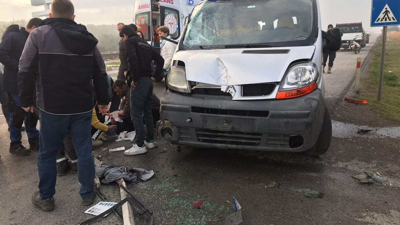 Ayvalık’ta Kamyonet Bahçe Duvarına Çarptı: 1 Yaralı