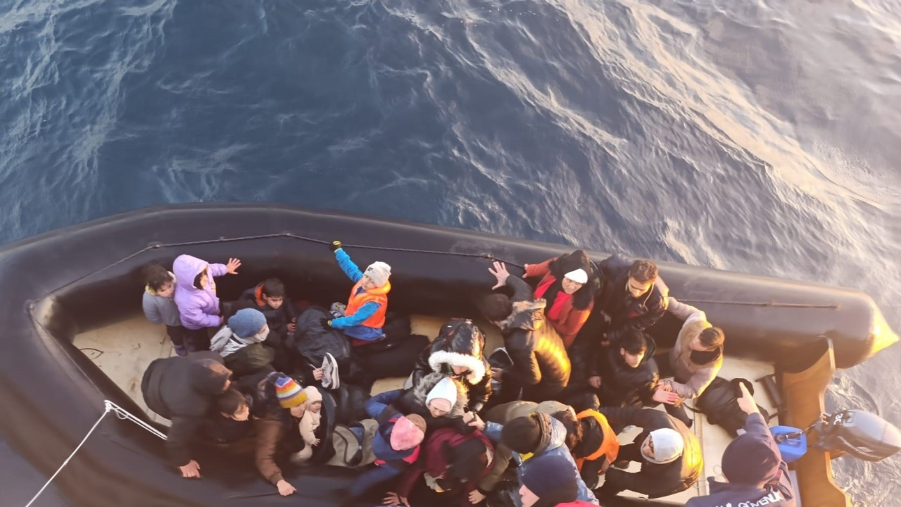 Çanakkale'de 30 Kaçak Göçmen Sahil Güvenlik Tarafından Yakalandı