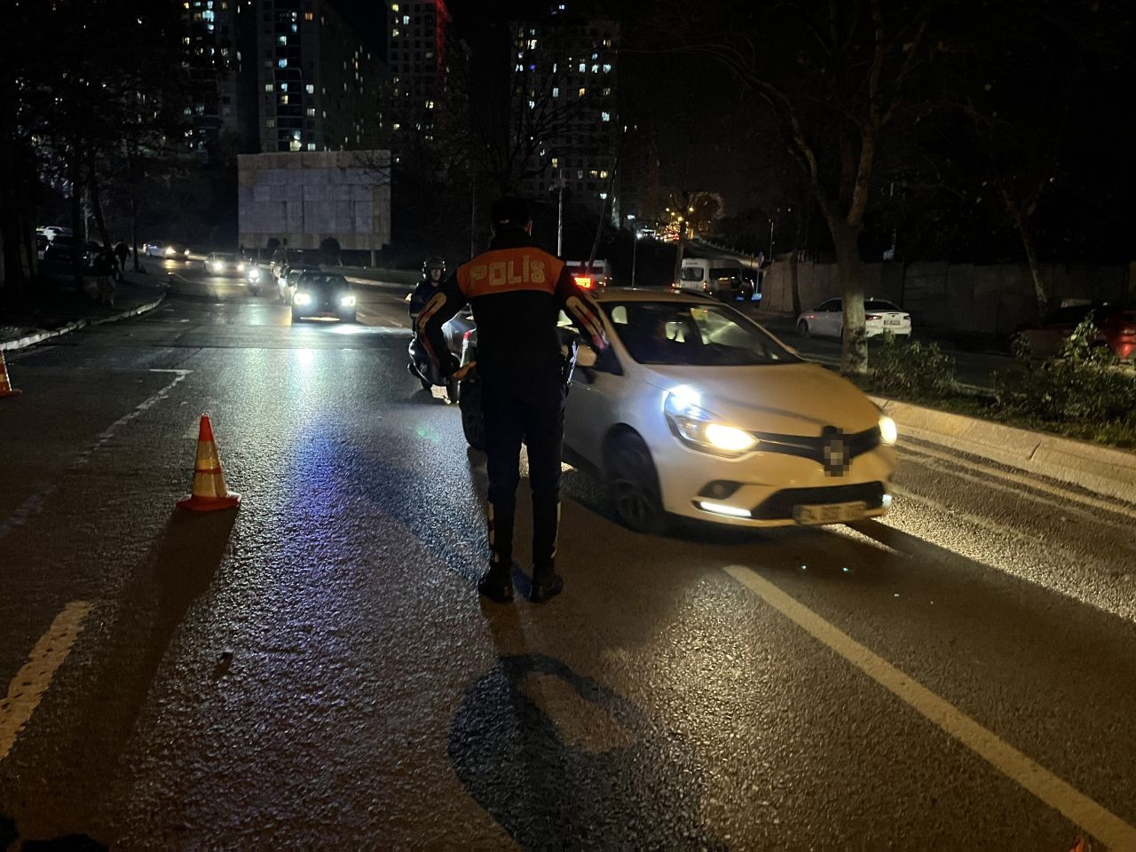 İstanbul Emniyet Müdürü Selami Yıldız, Yaralı Polis Memurunu Ziyaret Etti - Sayfa 1