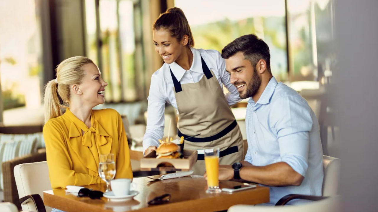 "Kafelerde ve Restoranlarda Çifte Soygun: Kuver Yok, Ama Ücreti Var!