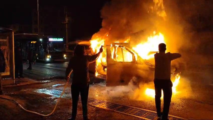 Balık yüklü araç alev topuna döndü! - Sayfa 1