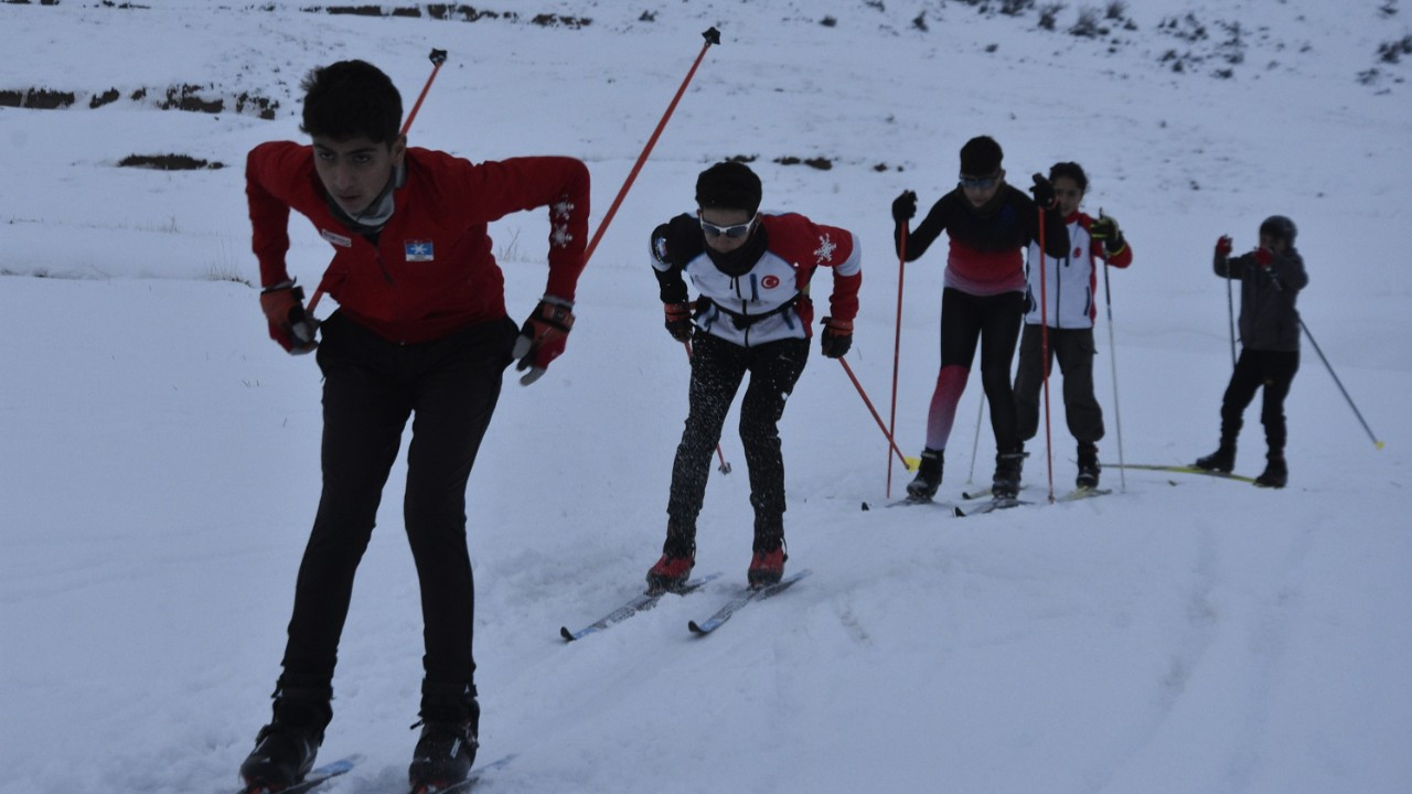 Kayaklı koşu takımı karla antrenmanlarına başladı