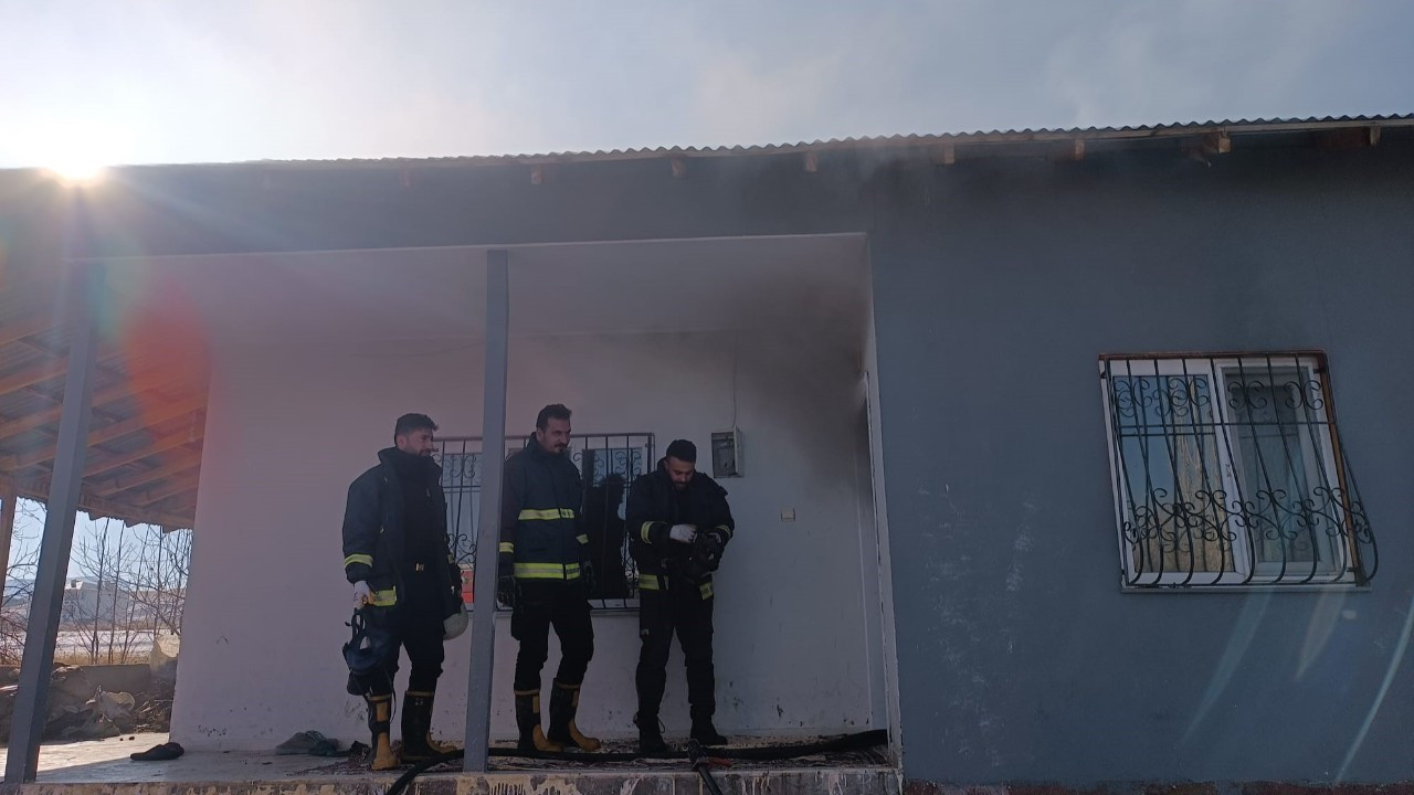Van’da Korkutan Ev Yangını!