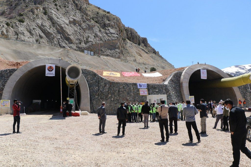 Yapımı Bayburt Group Tarafından Sürdürülen Kop Dağı Tüneli Yılan Hikayesine Döndü - Sayfa 11