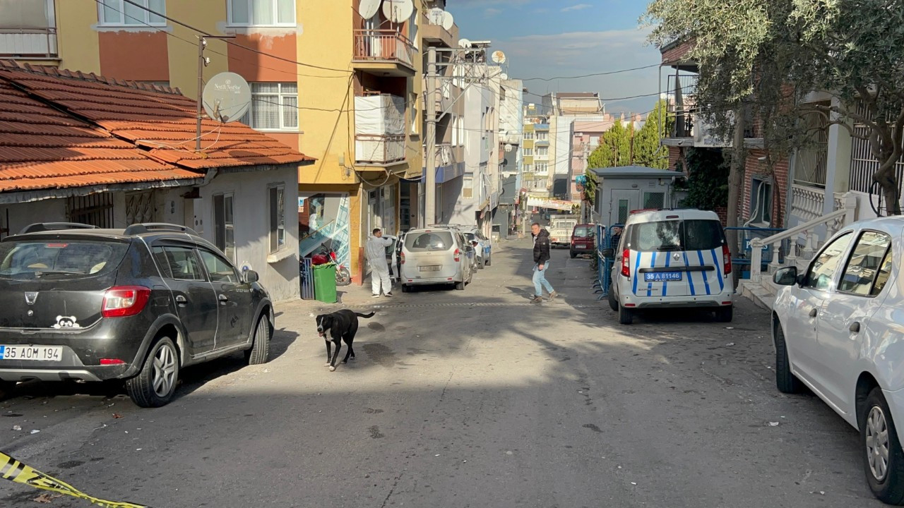 İzmir'de Şüpheli Ölüm: Kız Arkadaşının Cansız Bedeniyle Karakola Gidip ' İntihar Etti' Dedi!