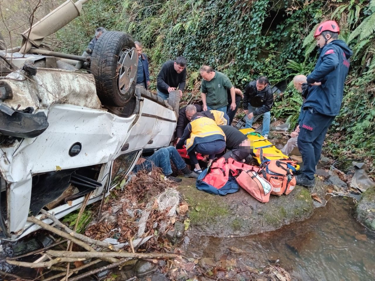 Trabzon'da Otomobil Dereye Uçtu: 2 Yaralı - Sayfa 2