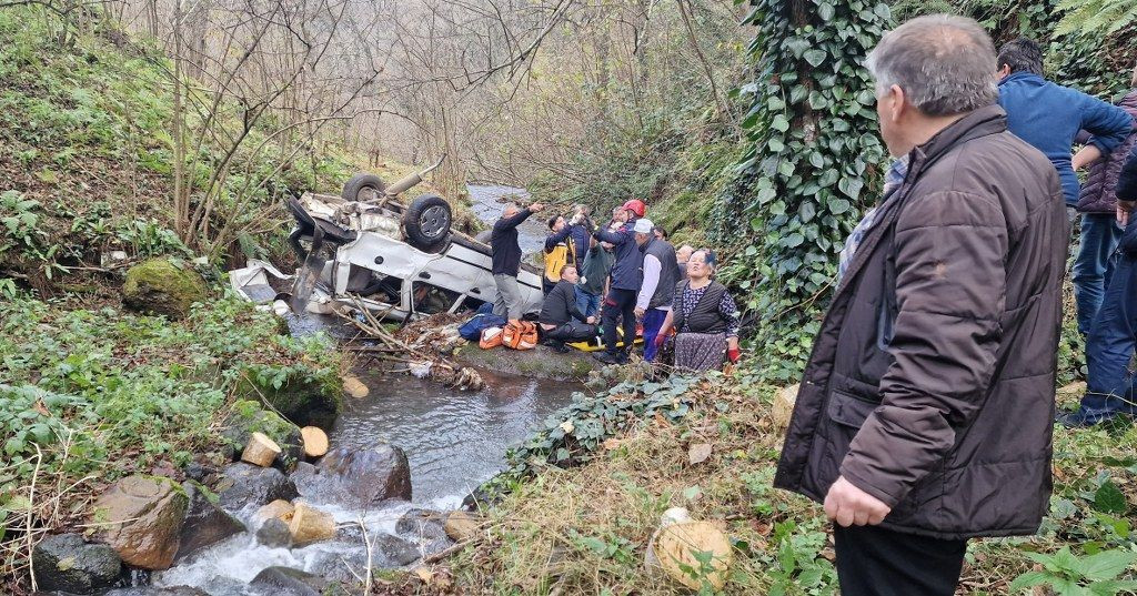 Trabzon'da Otomobil Dereye Uçtu: 2 Yaralı - Sayfa 4