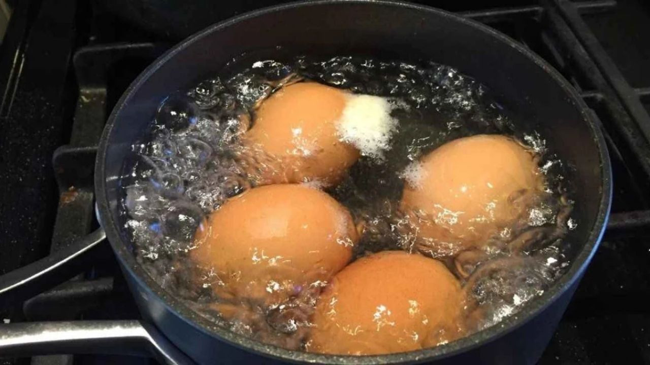 Haşlanmış Yumurtanın Kabuklarını Bu Yöntemle Daha Kolay Soyacaksınız! - Sayfa 2