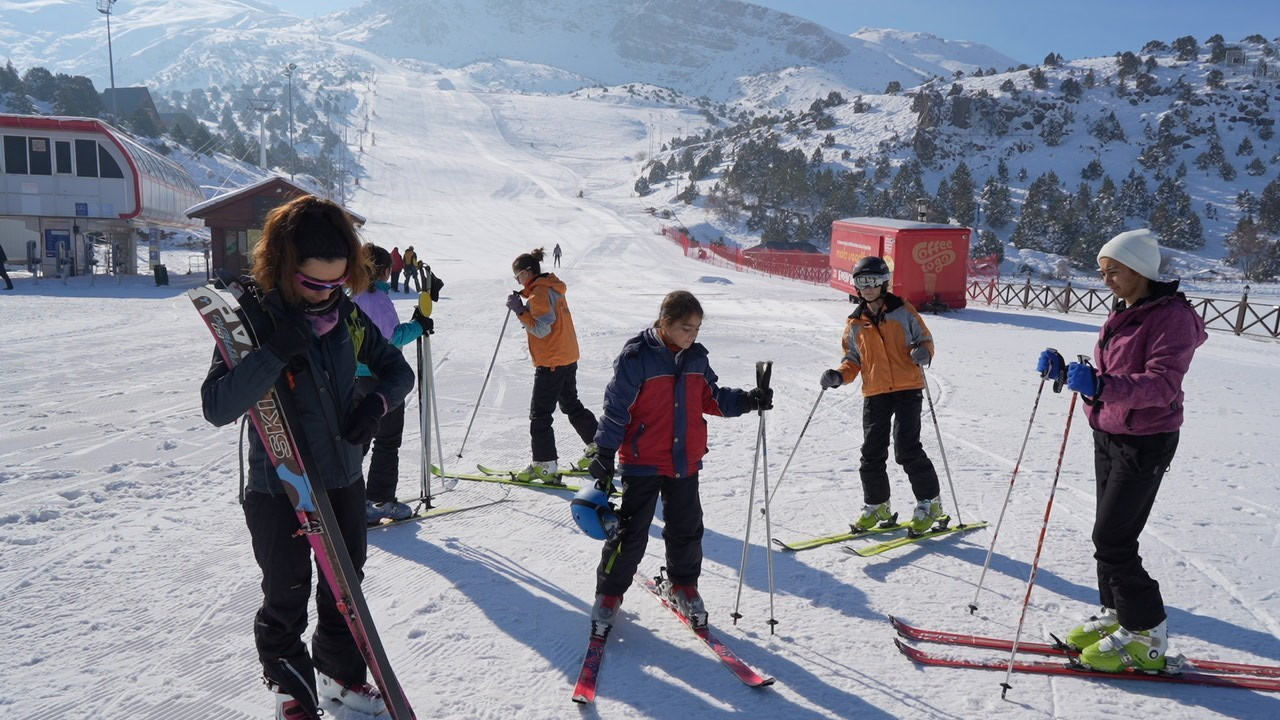 Erzincan'da "Dağ Kayağı" Heyecanı