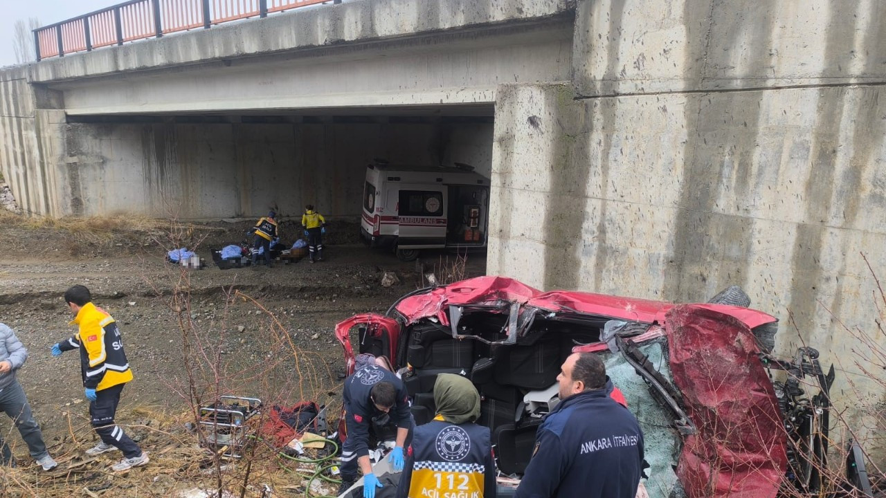 Ankara'da Otomobil Şarampole Uçtu: 5 Ölü