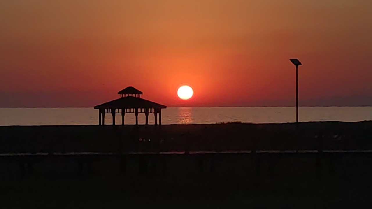 Van'da Günbatımıyla Kızıla Dönen Gökyüzü Hayran Bıraktı!