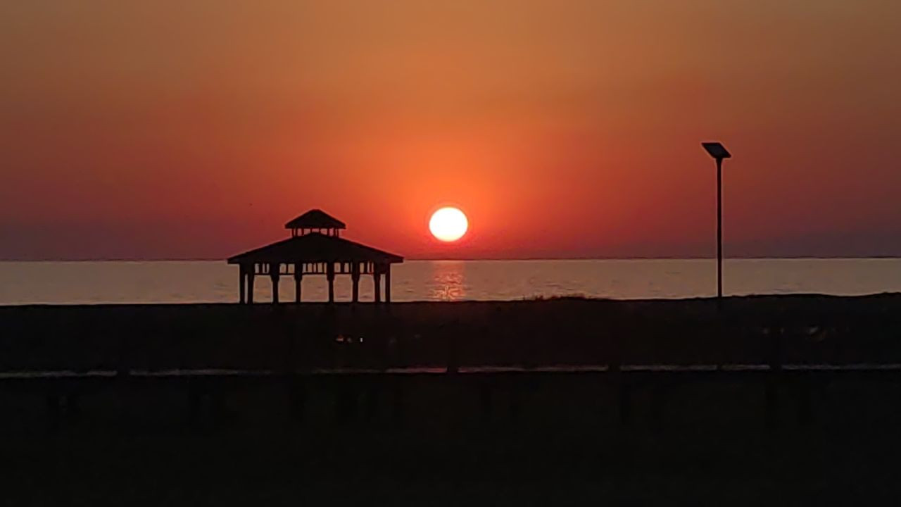 Van'da Günbatımıyla Kızıla Dönen Gökyüzü Hayran Bıraktı! - Sayfa 1