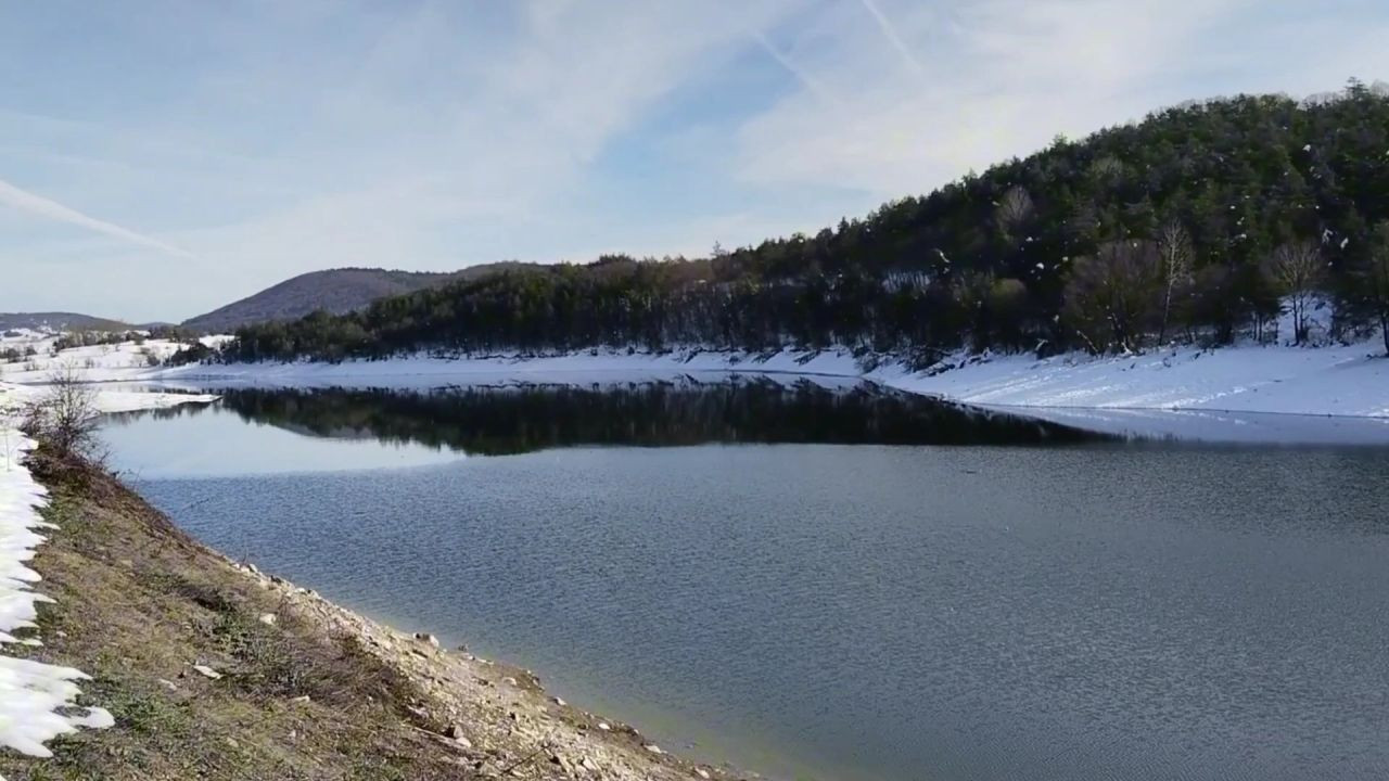 Karabük'te Karla Kaplı Göletin Bir Kısmı Dondu - Sayfa 4