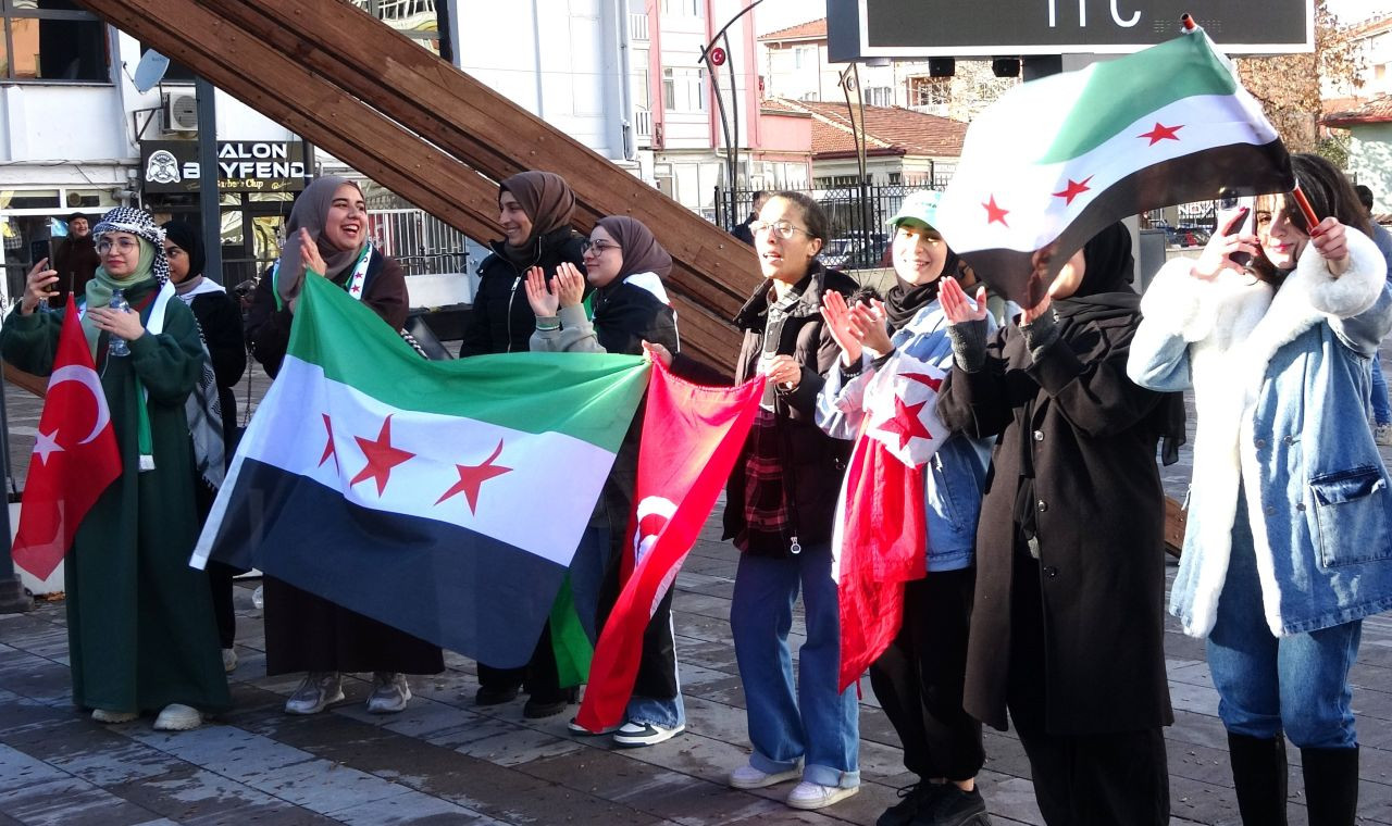 Esad Rejiminin Çöküşü Kütahya’da Coşkuyla Kutlandı - Sayfa 3