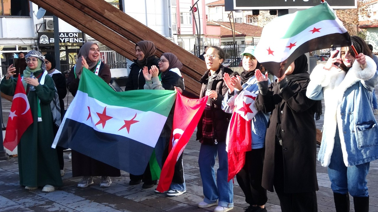 Esad Rejiminin Çöküşü Kütahya’da Coşkuyla Kutlandı