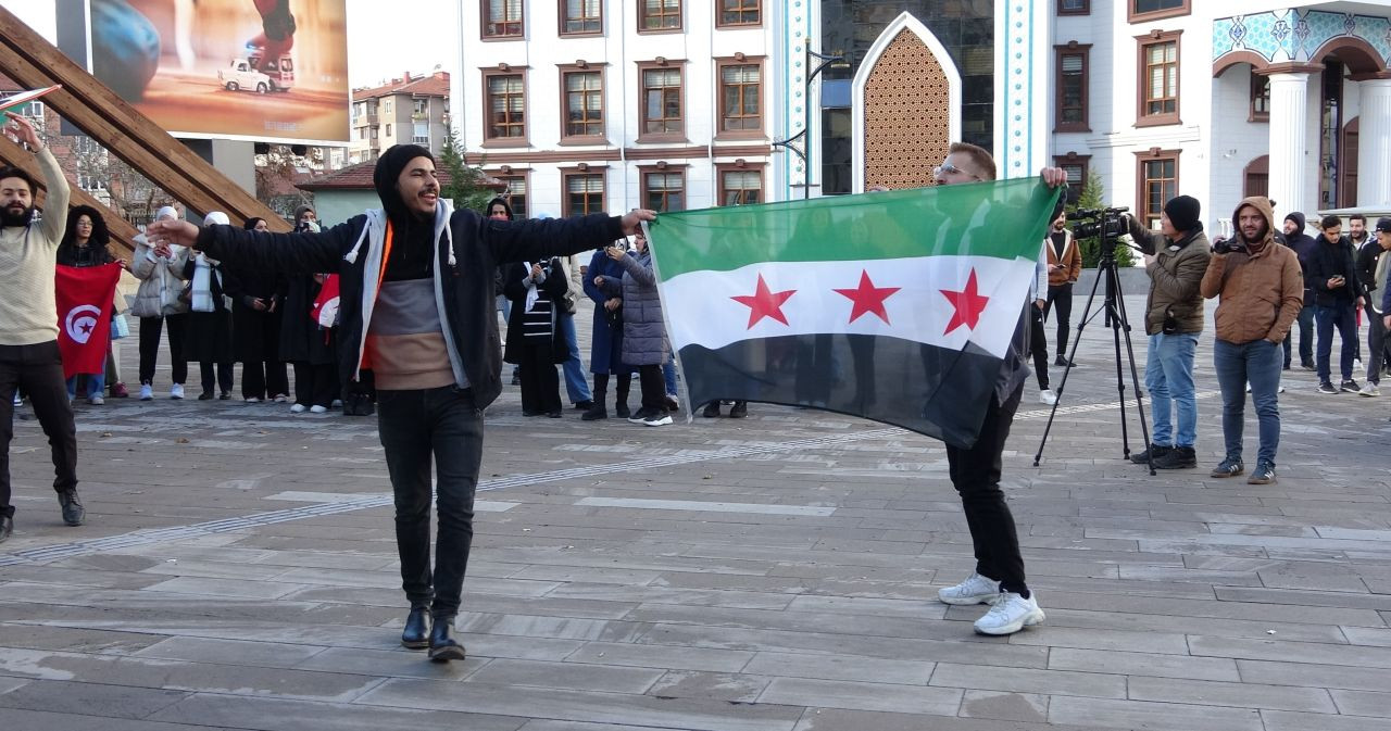 Esad Rejiminin Çöküşü Kütahya’da Coşkuyla Kutlandı - Sayfa 7