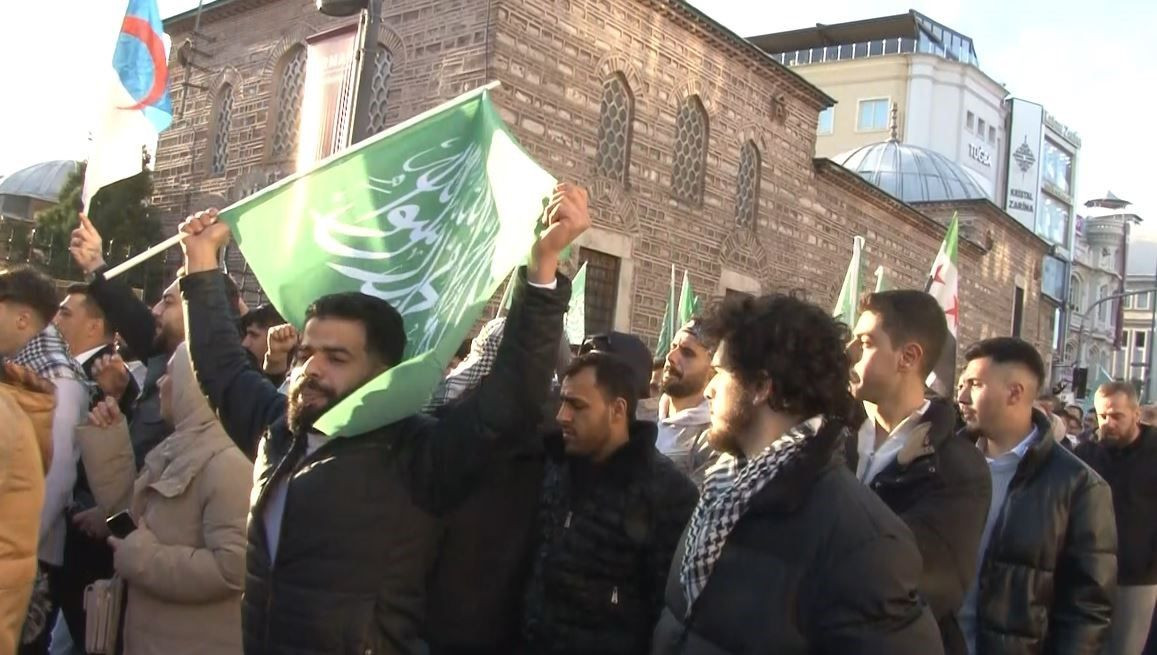 İstanbul'da Suriyelilerden Saraçhane'de Esed Rejiminin Sonuna Coşkulu Kutlama - Sayfa 5