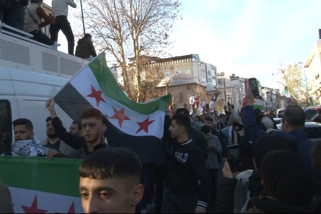 İstanbul'da Suriyelilerden Saraçhane'de Esed Rejiminin Sonuna Coşkulu Kutlama - Sayfa 4