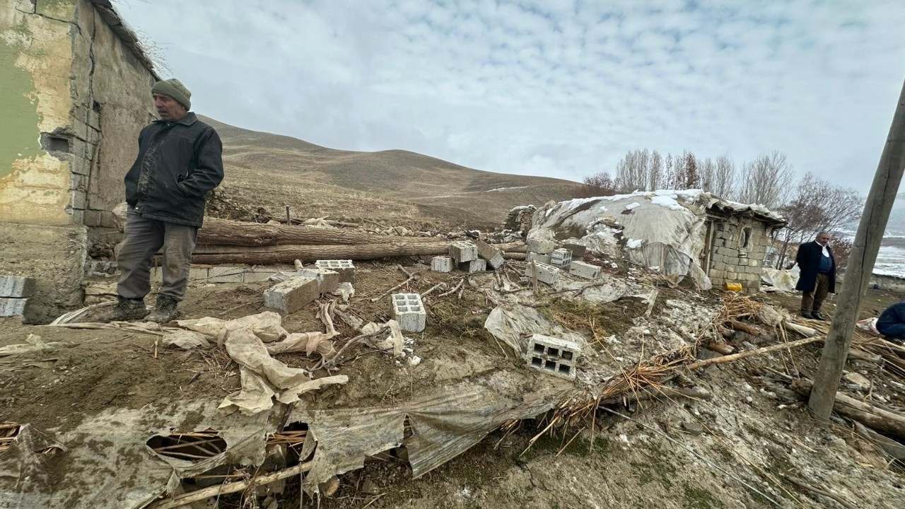Muş’ta Ahır Çöktü: 30 Küçükbaş Hayvan Telef Oldu