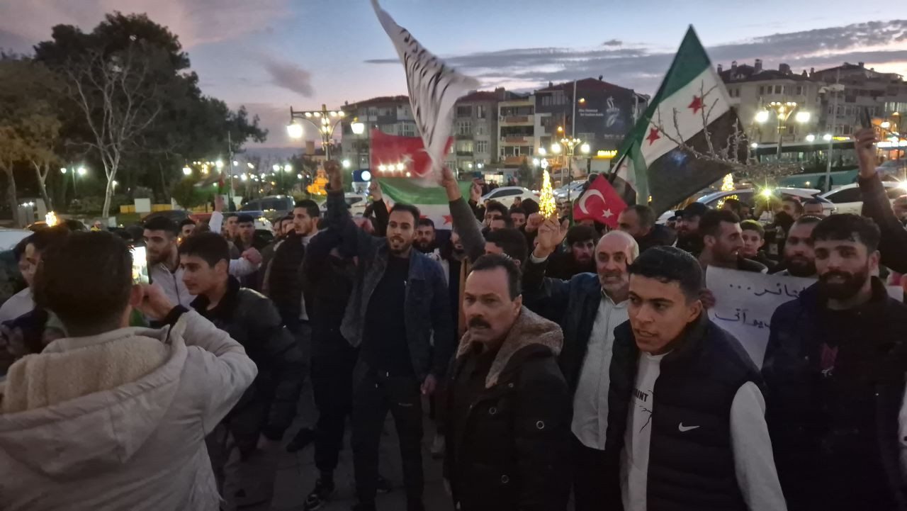 Tekirdağ’da Suriyelilerden Zafer Namazıyla Esad Rejiminin Düşüşüne Kutlama - Sayfa 2