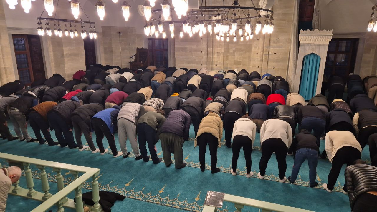 Tekirdağ’da Suriyelilerden Zafer Namazıyla Esad Rejiminin Düşüşüne Kutlama - Sayfa 4