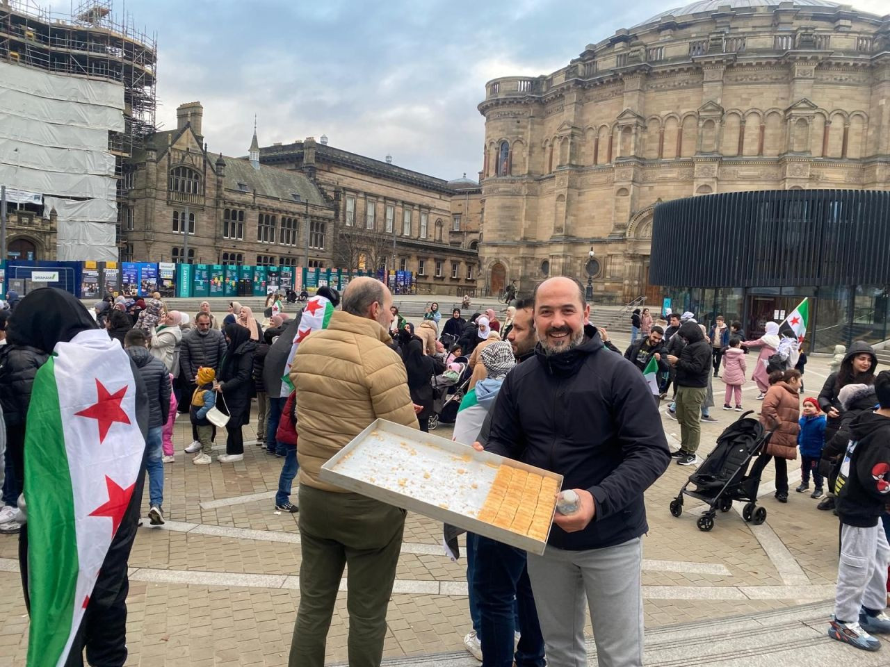 İskoçya’da Suriyelilerden Esad Rejiminin Çöküşüne Coşkulu Kutlama - Sayfa 2