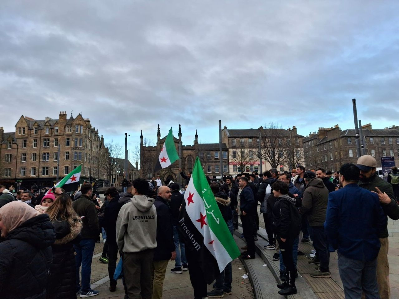 İskoçya’da Suriyelilerden Esad Rejiminin Çöküşüne Coşkulu Kutlama - Sayfa 3