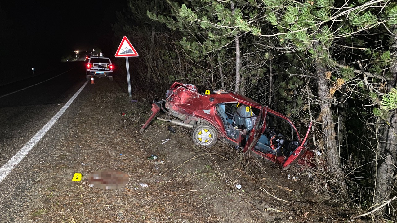 Kastamonu’da Feci Kaza: Otomobil Ağaca Çarptı, 1 Ölü 1 Yaralı