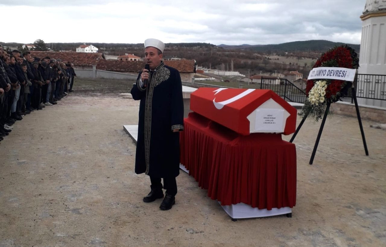 Jandarma Astsubay Çavuş Erkan Duman, Kütahya'da Son Yolculuğuna Uğurlandı - Sayfa 2