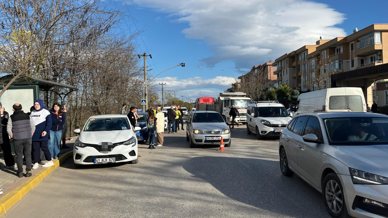 Kocaeli'de Babaanne ve Torununa Otomobil Çarptı: 3 Yaşındaki Çocuk Ağır Yaralı