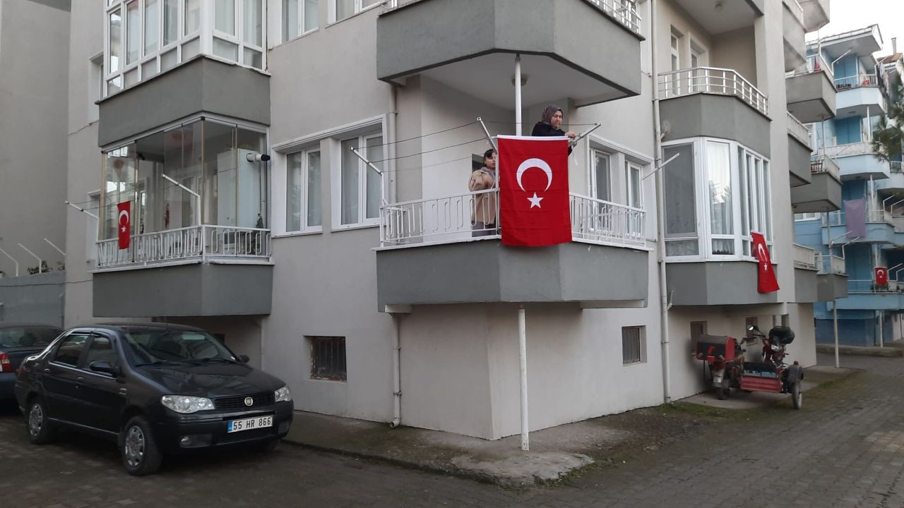 Şehit Olan Teğmen Tunahan Dağlı'nın Baba Evine Türk Bayrağı Asıldı - Sayfa 4