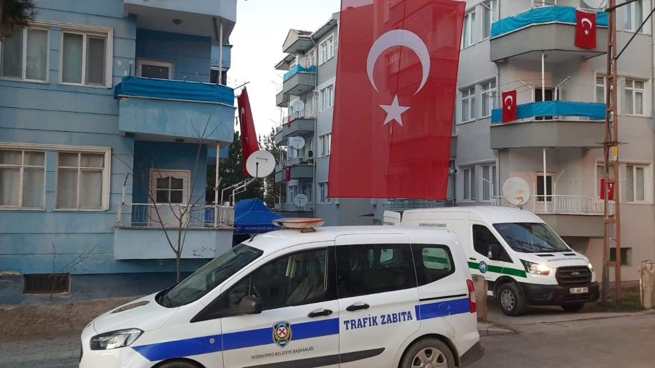 Şehit Olan Teğmen Tunahan Dağlı'nın Baba Evine Türk Bayrağı Asıldı