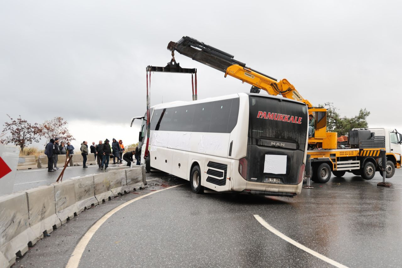 Muğla’da Yolcu Otobüsü Bariyerlere Çarptı: Trafik Saatlerce Durdu - Sayfa 1