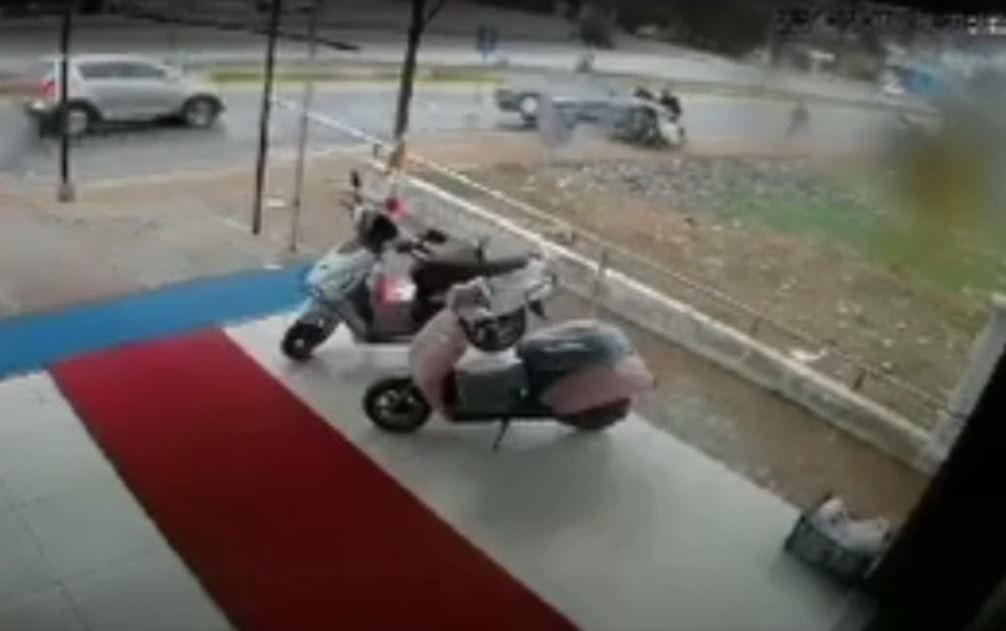 Antalya’da Otomobil Kaldırıma Çıktı: 3 Kişi Yaralandı - Sayfa 6