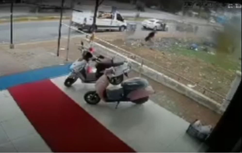 Antalya’da Otomobil Kaldırıma Çıktı: 3 Kişi Yaralandı - Sayfa 1