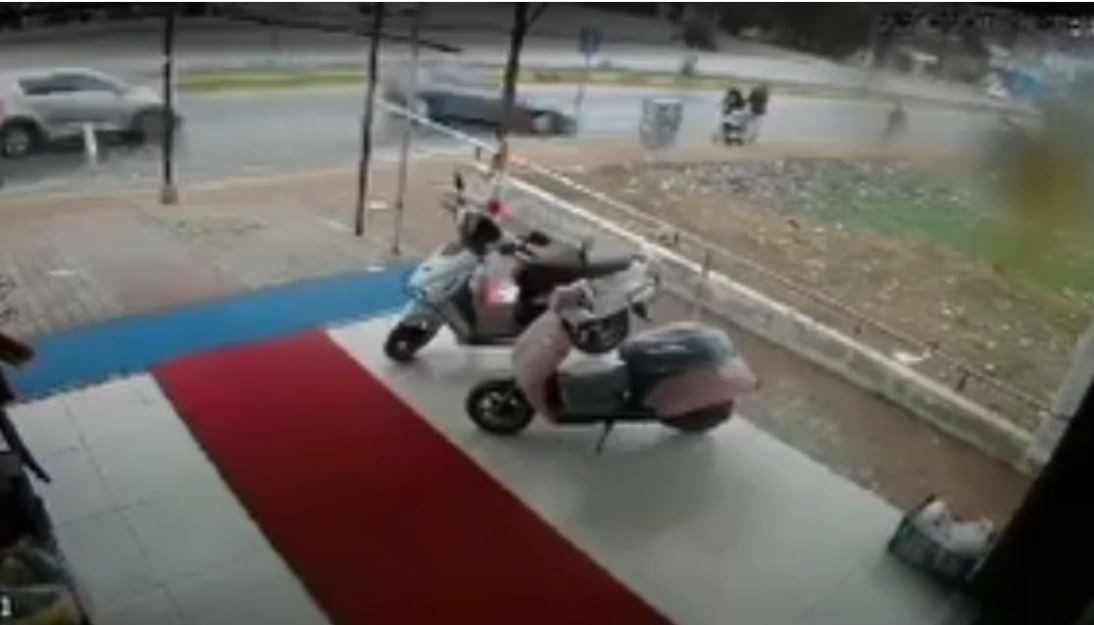 Antalya’da Otomobil Kaldırıma Çıktı: 3 Kişi Yaralandı - Sayfa 2