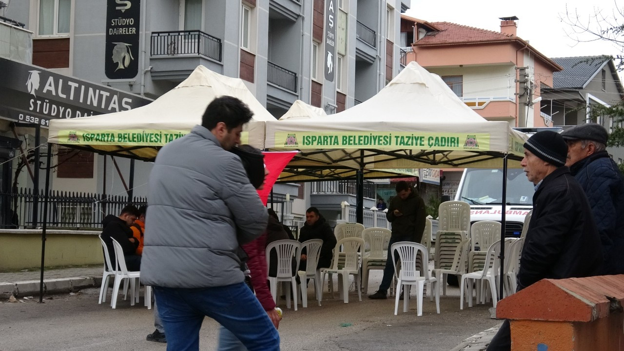 Düşen Helikopterde Şehit Olan Astsubay İpek İçin Taziye Çadırı