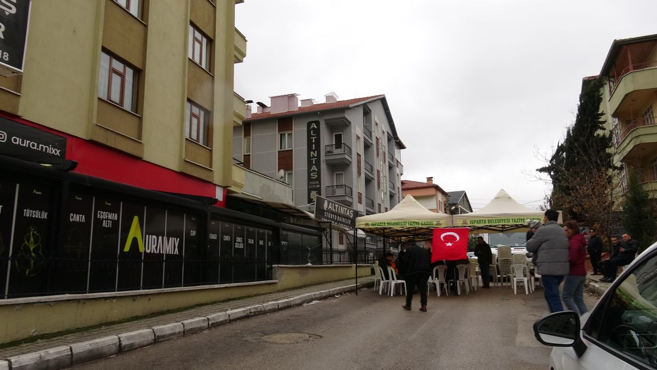 Düşen Helikopterde Şehit Olan Astsubay İpek İçin Taziye Çadırı - Sayfa 3