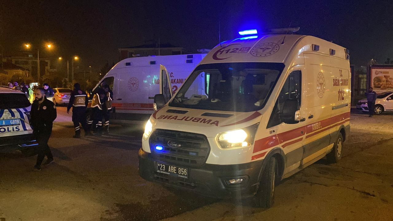 Elazığ’da Ticari Araç ve Polis Aracı Çarpıştı: 4 Yaralı - Sayfa 2