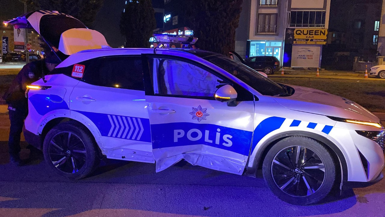 Elazığ’da Ticari Araç ve Polis Aracı Çarpıştı: 4 Yaralı