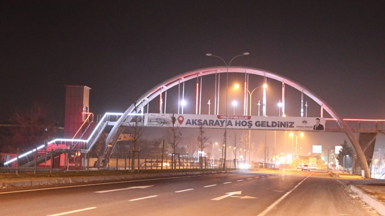 Aksaray’da Üst Geçitte İntihar Girişimi: Bekçiler Hayat Kurtardı