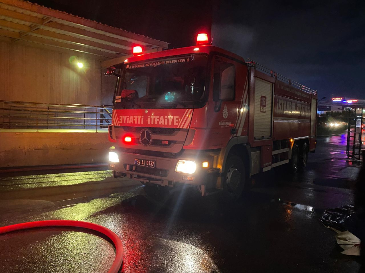 Ümraniye’de AVM’de Çıkan Yangın Korkuttu: Ekipler Seferber Oldu - Sayfa 2