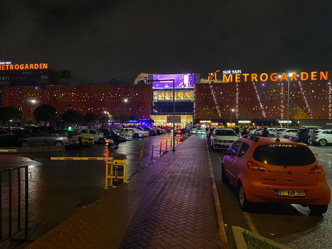 Ümraniye’de AVM’de Çıkan Yangın Korkuttu: Ekipler Seferber Oldu - Sayfa 7