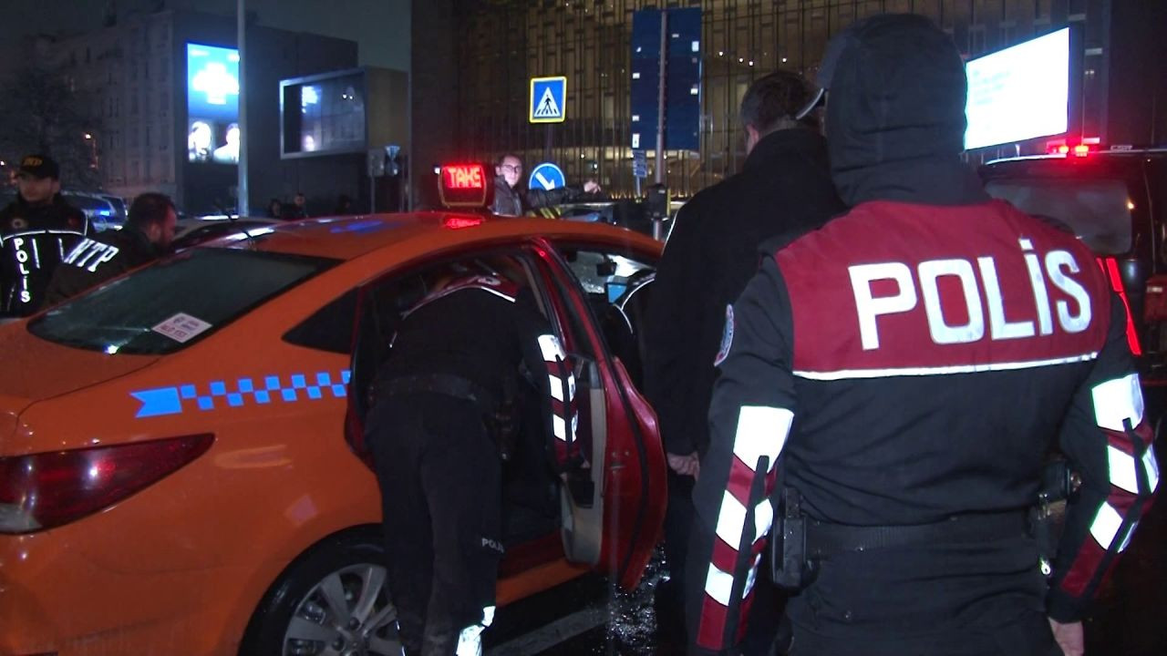 İstanbul Emniyet Müdürü Selami Yıldız, Taksim’de Denetimlere Katıldı - Sayfa 1