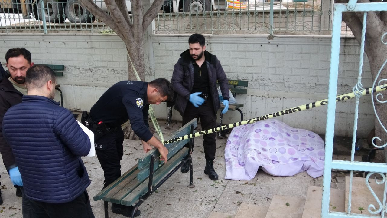 Antalya’da Cami Avlusunda Kalan Şahıs Ölü Bulundu - Sayfa 1